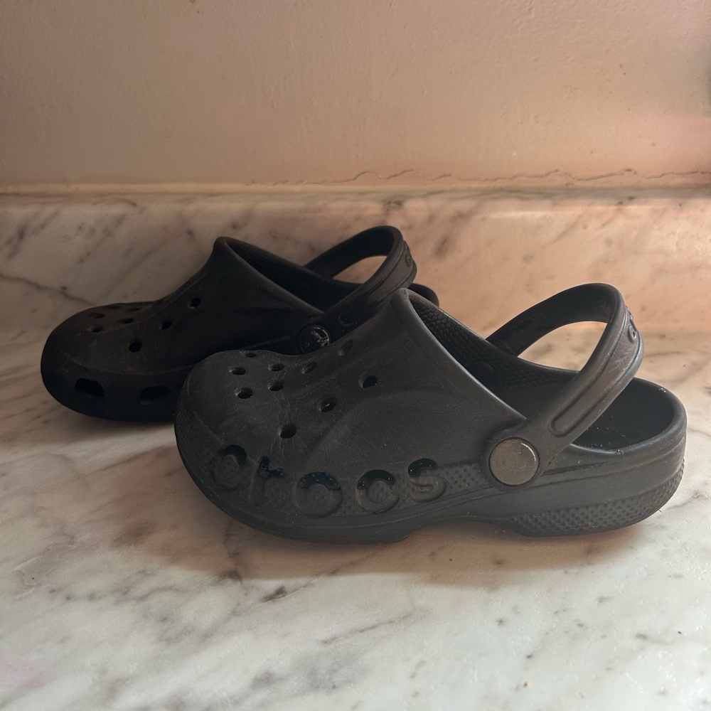 Black toddler crocs size 11